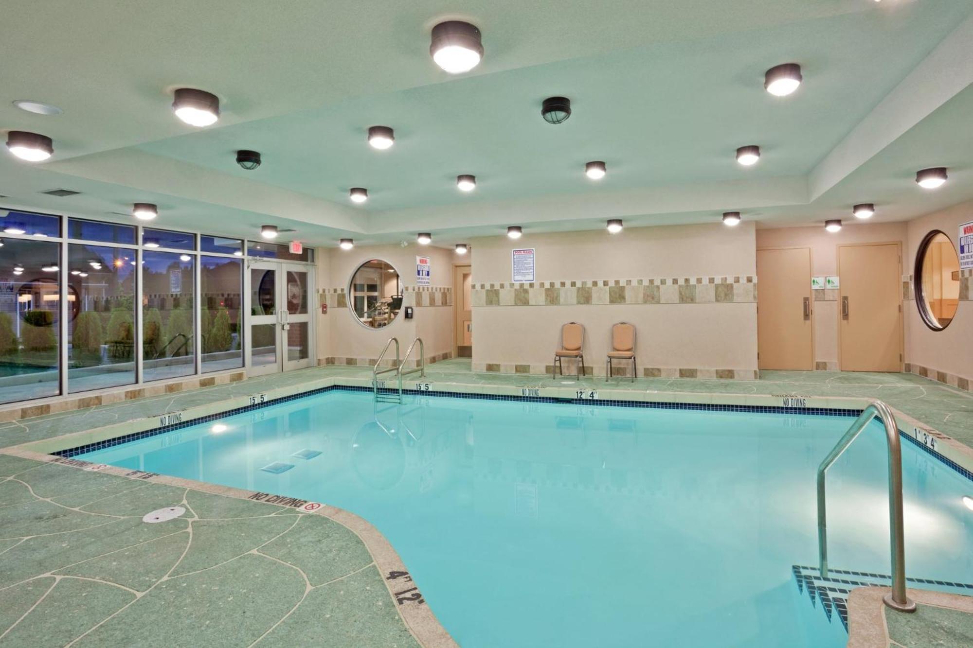 Holiday Inn Hotel & Suites Surrey East - Cloverdale By Ihg Экстерьер фото