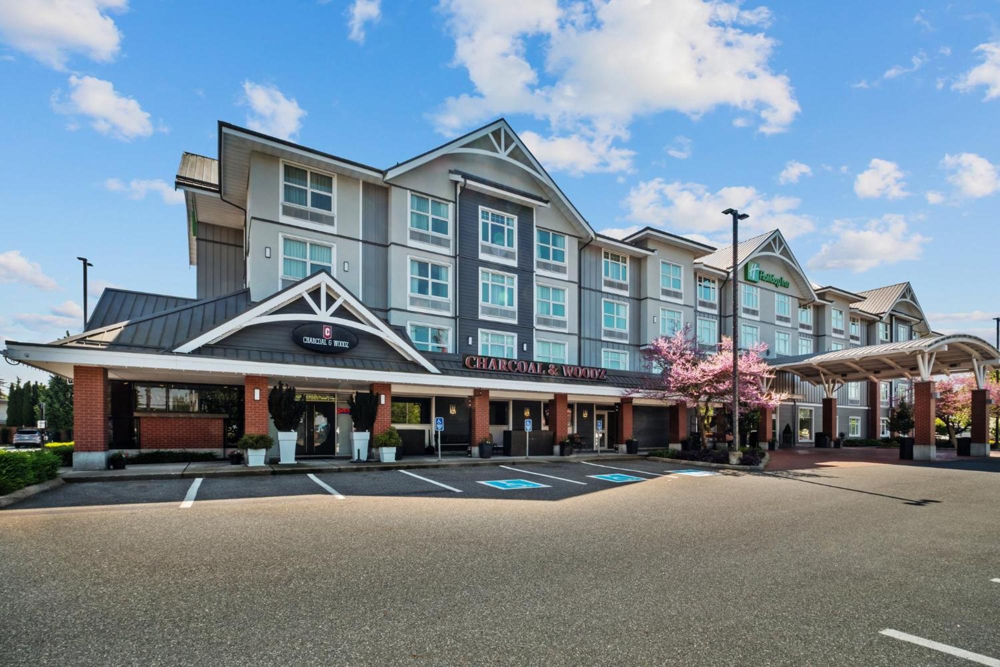 Holiday Inn Hotel & Suites Surrey East - Cloverdale By Ihg Экстерьер фото